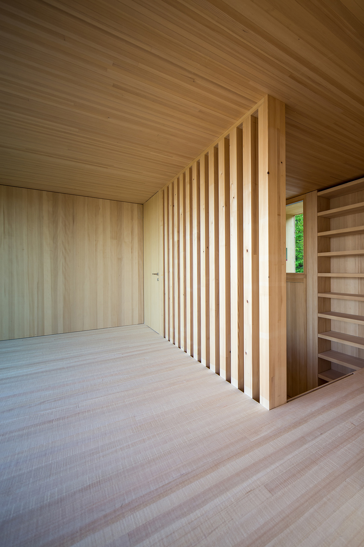 TROY Haus mit Kirschbaum 07