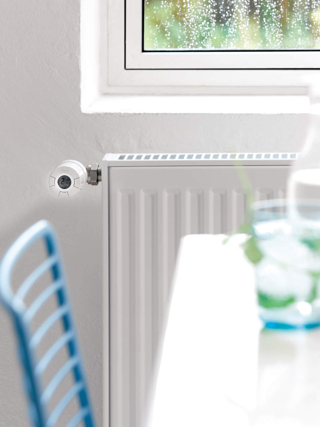 Obr. 4 V rámci funkcie otvorené okno termostat automaticky vypne kúrenie, keď zaregistruje výrazný pokles teploty počas vetrania v byte