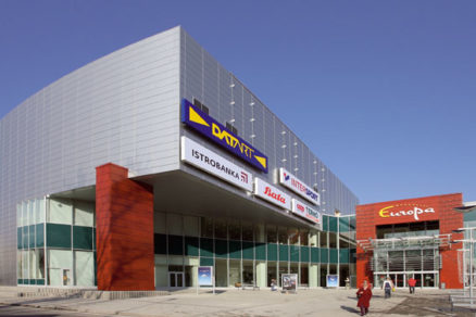 Aj mimo Bratislavy vznikajú veľké polyfunkčné centrá