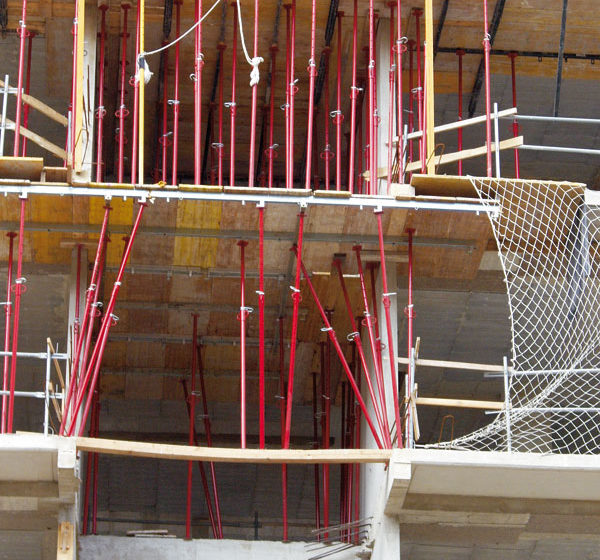 Bezpečnosť práce pri debnení