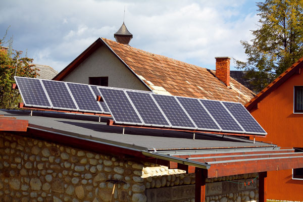 Diskusia o podmienkach pre malých producentov elektriny z fotovoltiky