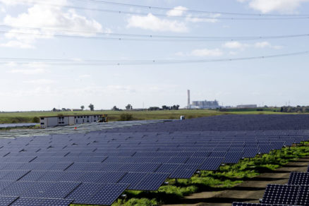 energii zo slnka zasvietila cervena