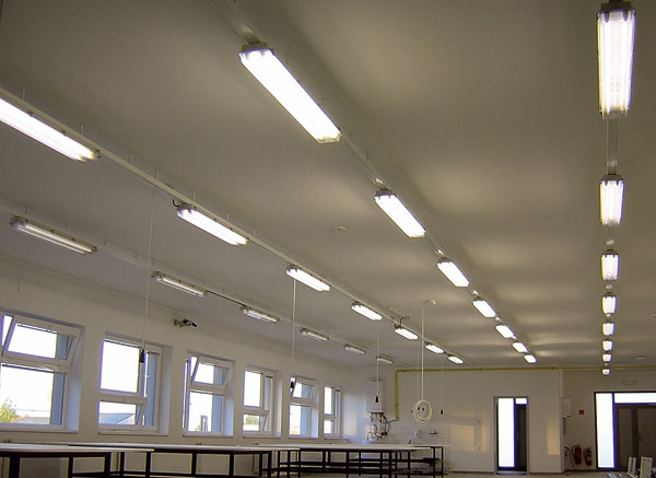 Inteligentný svetelnotechnický systém v priemyselnom objekte