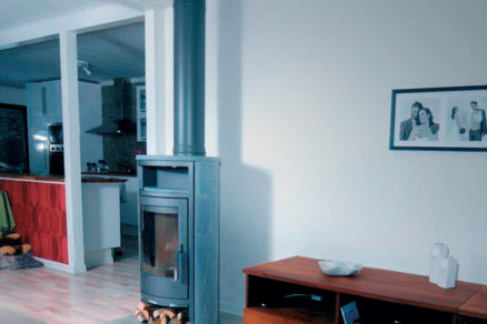 kominu pristane cierna