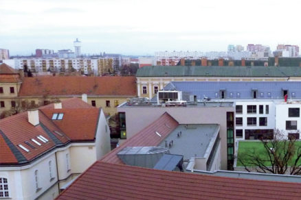 leonardo v trnave votrelec v historickej zastavbe