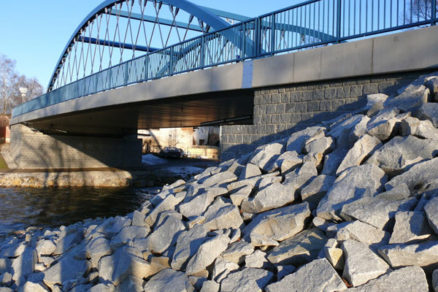 most cez rieku malsu