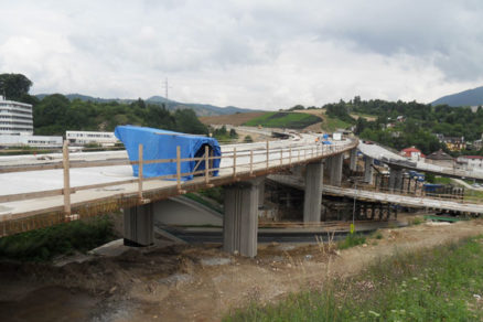 na dokoncovani r1 pracuje uz 2600 stavbarov