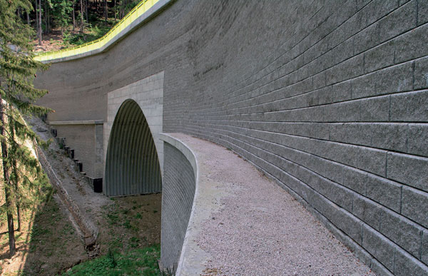 Oporný systém v extrémnych podmienkach