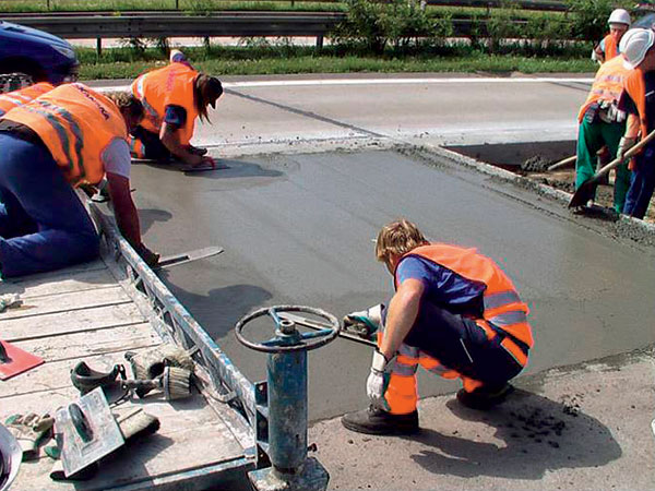 Oprava a výstavba cementobetónových krytov pomocou rýchlych betónov