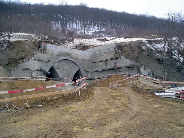 pazenie zeleznicneho tunela turecky vrch