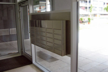 Poštové schránky v bytových domoch