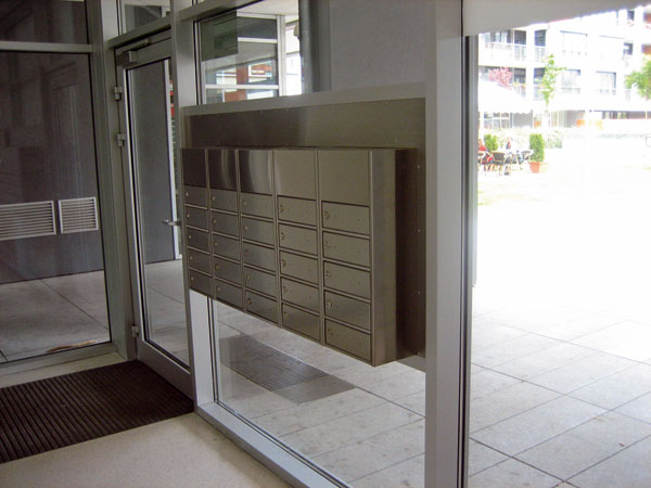 Poštové schránky v bytových domoch