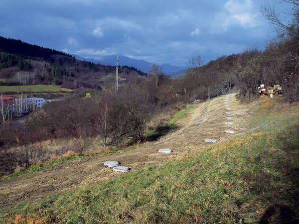 Prvá aplikácia sanácie zosuvu na Slovensku pomocou sifónových drénov