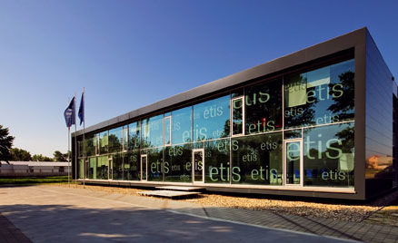 Rafinovaná hra fasády s jasnými pravidlami