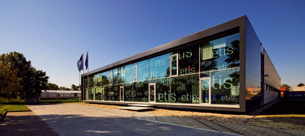 Rafinovaná hra fasády s jasnými pravidlami