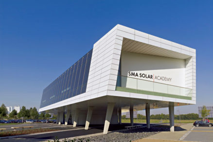 Samostatný ostrov v mori elektrickej energie