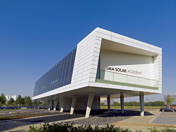 Samostatný ostrov v mori elektrickej energie