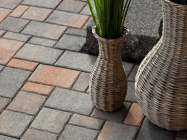 Správny výber dlažby podčiarkne charakter okolia