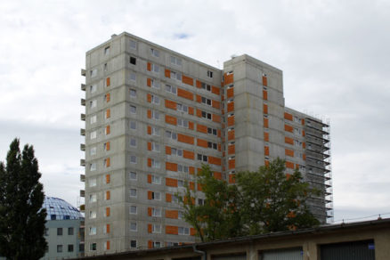 Stavebná produkcia v januári medziročne klesla o 0,8 %