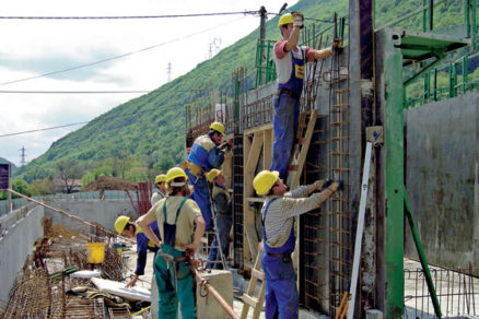 Stavebné spoločnosti by sa už dnes mali pripraviť na obdobie útlmu stavebnej činnosti