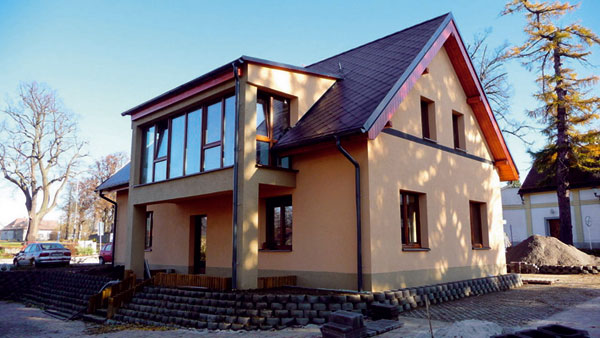 Stavebný systém s využitím druhotných surovín  – vrstvených nápojových kartónov