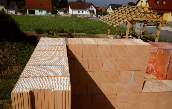 tehla s integrovanou izolaciou nahradi dodatocne zateplenie