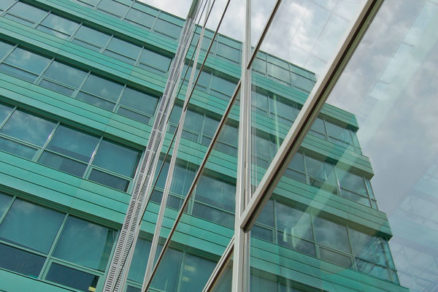 Transparentné výplne fasádnych systémov