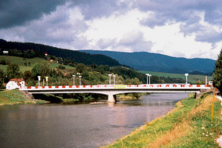 Uhlíkové lamely na moste v Dolnom Kubíne