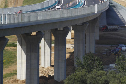 uvo podla sudu nepravom nariadil zrusit tender na usek d3