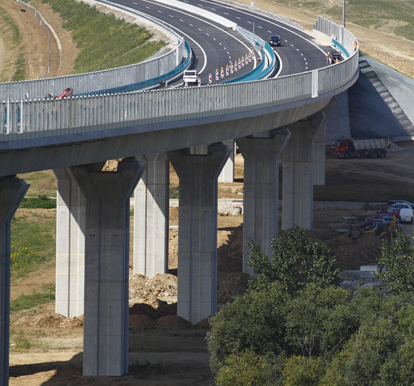 uvo podla sudu nepravom nariadil zrusit tender na usek d3