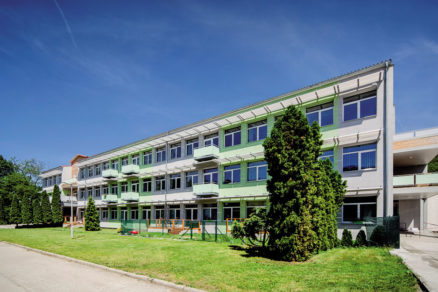 z byvaleho ucilista bytovka v pasivnom standarde