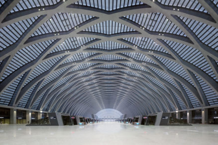 zeleznicna stanica v tianjin ako interpretacia sucasnej katedraly